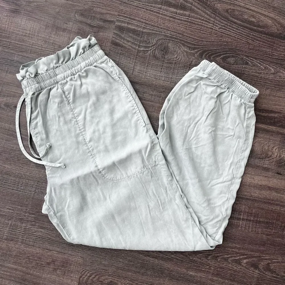 Cloth and Stone Smocked Paperbag Tie Waist Joggers Size M Women’s - Picture 13 of 15